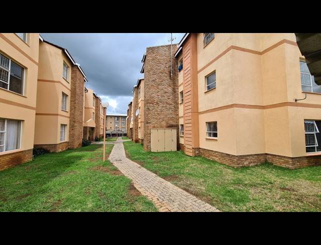 2 BEDROOM PROPERTY TO RENT IN KANNONIERS PARK